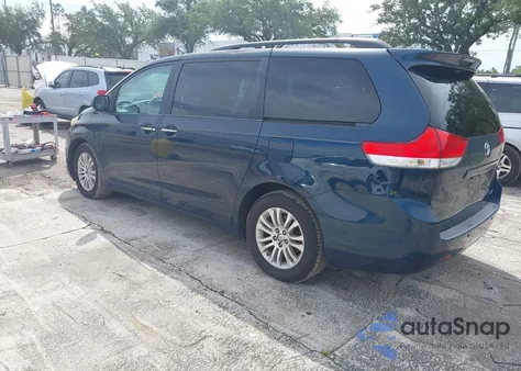 2011 Toyota Sienna Xle V6 z USA, uszkodzony, nr VIN 5TDYK3DC6BS021552